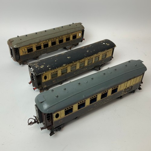 254 - Collection of early 20th Century Hornby Series Meccano Pullman 'IOLANTHE' tinplate coaches and three... 