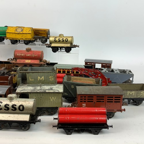 255 - Collection of early 20th century and later O gauge tin plate rolling stoke, many named, some for res... 