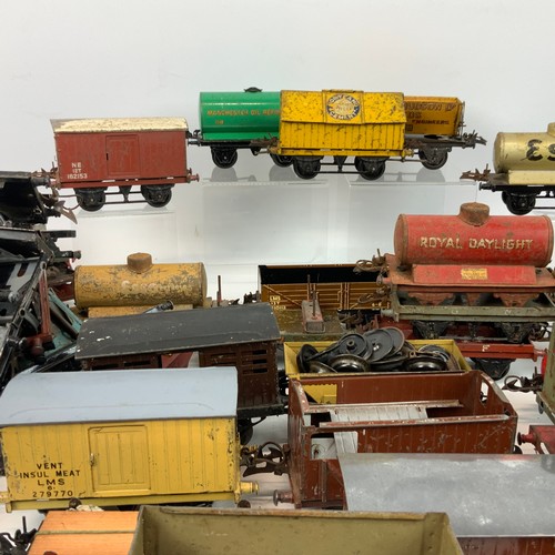 255 - Collection of early 20th century and later O gauge tin plate rolling stoke, many named, some for res... 