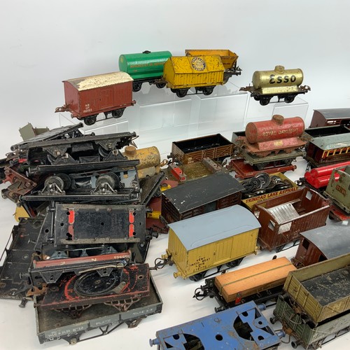 255 - Collection of early 20th century and later O gauge tin plate rolling stoke, many named, some for res... 