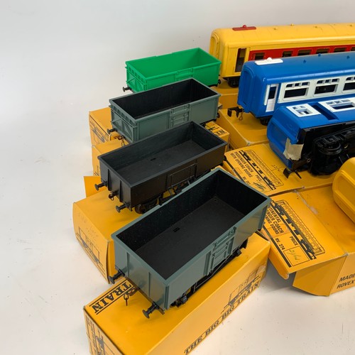 256 - Collection of 'The Big Train', four passenger coaches with opening doors RV257 AND RV. 274, five big... 