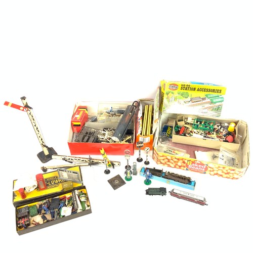 258 - An assortment of railway accessories, to include lead figures, signals, luggage, railway men and oth... 