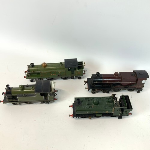 263 - Three O Gauge locomotives and tanks, to include GWR Livery Green, Liner 460 Livery Green, Maroon 108... 