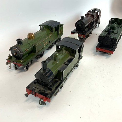 263 - Three O Gauge locomotives and tanks, to include GWR Livery Green, Liner 460 Livery Green, Maroon 108... 