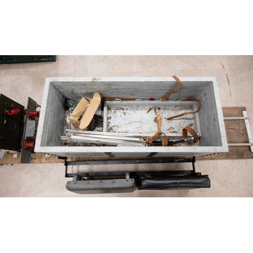 278 - 7 1/4 gauge battery electric diesel shunt and sit in tender with breaking lever and seat straps, in ... 