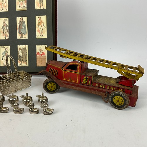 282 - A collection of items to include an AA badge, various lighters, a tin-plated winding clockwork fire ... 