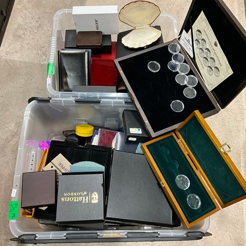 18 - A collection of jewellery and coin presentation boxes.