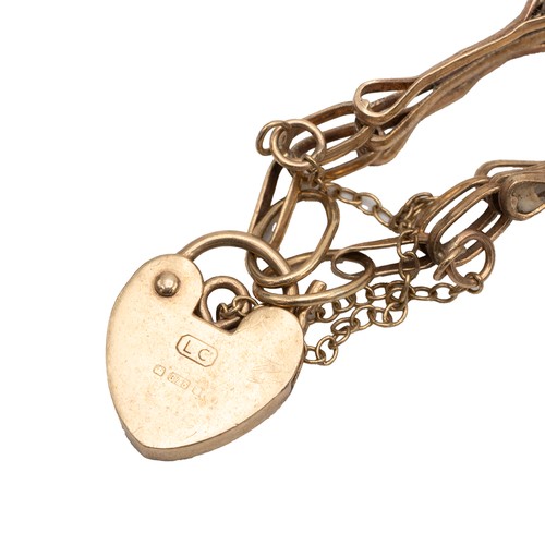 216 - A collection of 9ct gold jewellery including three rings, gate bracelet, link bracelet and mixed nec... 