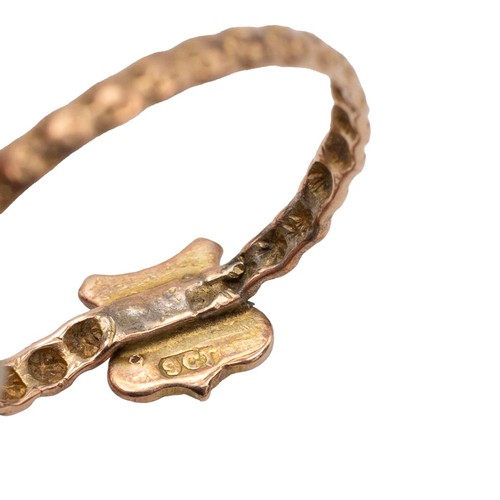 219 - Small collection of 9ct gold jewellery: gate bracelet, ring, brooch and necklace, gross weight 7.9 g... 