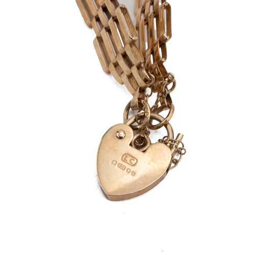 219 - Small collection of 9ct gold jewellery: gate bracelet, ring, brooch and necklace, gross weight 7.9 g... 