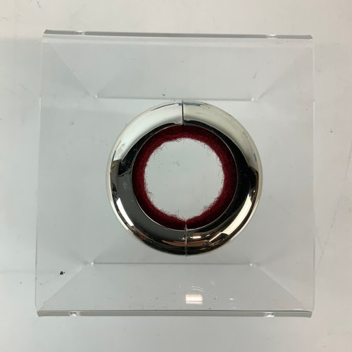 253 - An assortment of Newbridge metalware including napkin rings, boxed pen and costume jewellery etc.