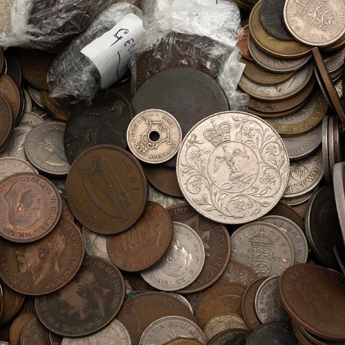 542 - A collection of U.K. and world coins and banknotes, approximately 4kg.