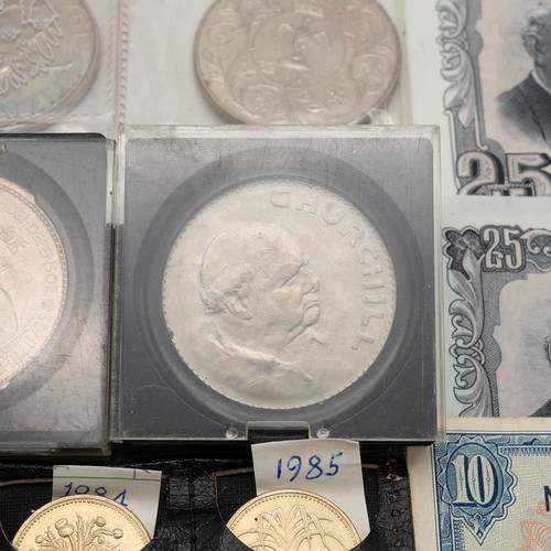 542 - A collection of U.K. and world coins and banknotes, approximately 4kg.