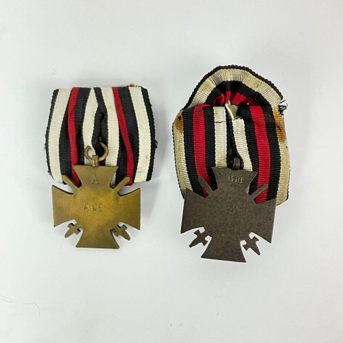 607 - A pair of WWI combatants' Honour crosses of 1914 to 1918.