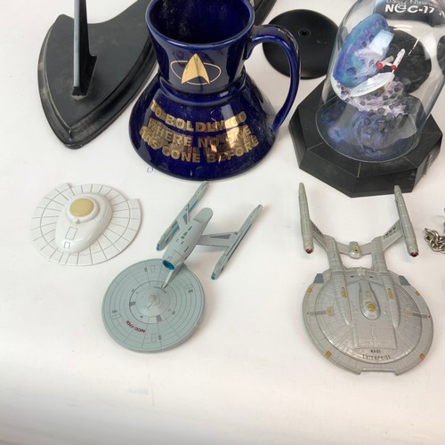 783 - A collection of Star Trek-related items, including Enterprise plates, models and other items.