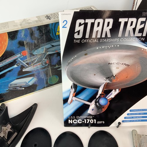 783 - A collection of Star Trek-related items, including Enterprise plates, models and other items.