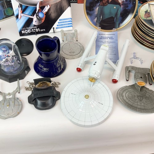 783 - A collection of Star Trek-related items, including Enterprise plates, models and other items.