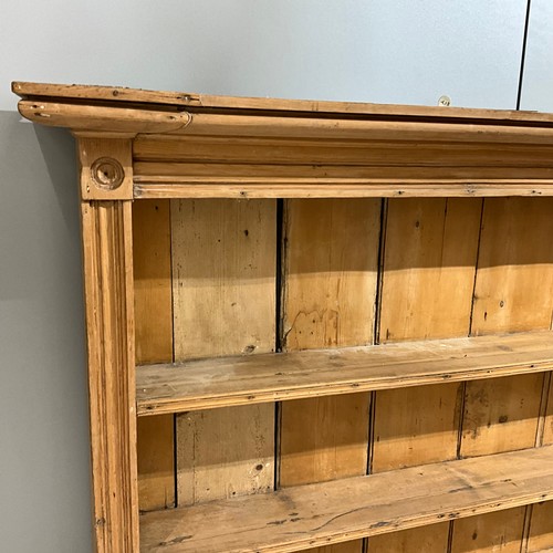 897 - 19th-century pine dresser top with shaped cornice above a plank back and two open shelves, H110.5cm ... 