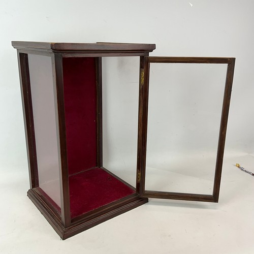906 - An Edwardian stained table top single door glazed display cabinet H58cm x W35.5cm x D32cm.