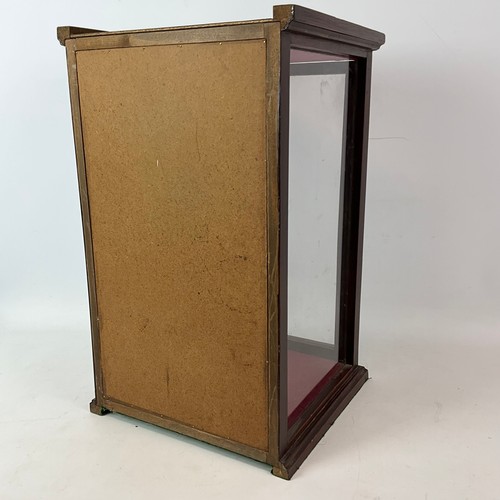 906 - An Edwardian stained table top single door glazed display cabinet H58cm x W35.5cm x D32cm.