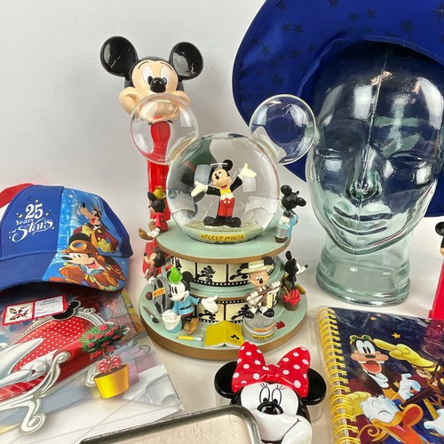 32 - A Mickey Mouse 