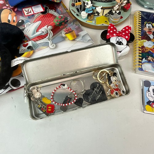 32 - A Mickey Mouse 