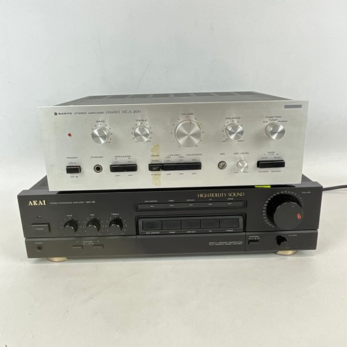 41 - Vintage audio equipment to include two amplifiers, an Akai AM-06/AM-16, Sanyo Amplifier DCA 200.Unte... 