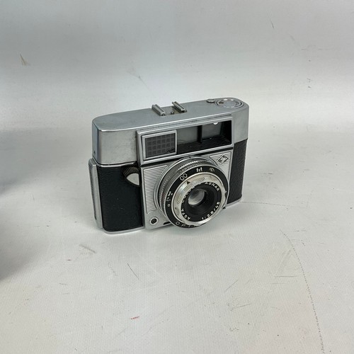 54 - A collection of cameras to include a digital Kodak example, a Mustek G-smart Mini 2, Dixons Telephot... 