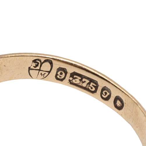 24 - A collection of six 9ct gold rings to include three signet style rings, one cocktail ring and two ge... 