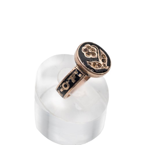 51 - A Victorian 8ct gold (tested) mourning ring with applied black enamelling, with internal inscription... 