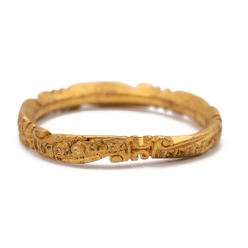 126 - A 20ct (tested) 18th-century mourning ring, the band with raised decoration bearing a name, date and... 