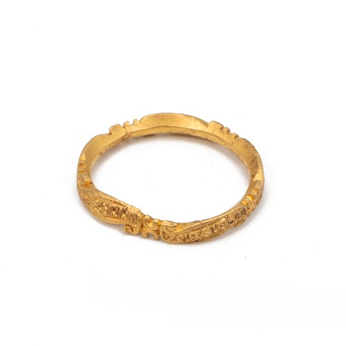 126 - A 20ct (tested) 18th-century mourning ring, the band with raised decoration bearing a name, date and... 