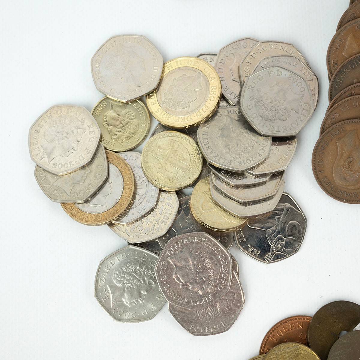 A large collection of mixed world coins, including British coinage ...