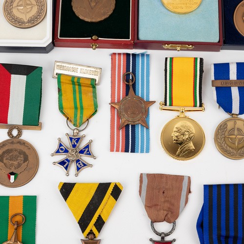 90 - A mixed collection of medals, to include various Polish Merit Medals, Dutch Resistance Medal, UN Med... 