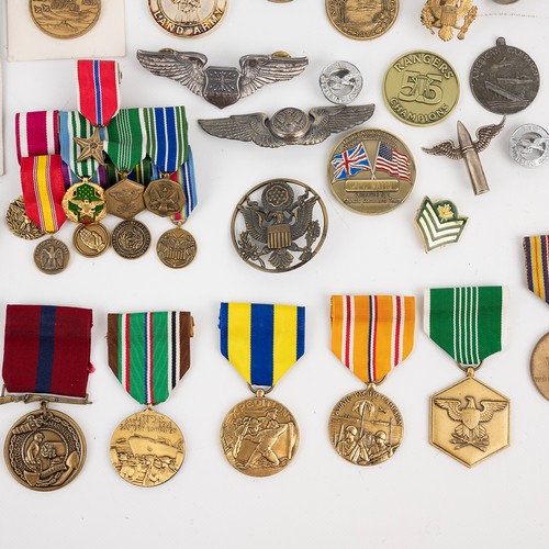 91 - A large collection of mixed United States medals and badges, to include three Purple Hearts, various... 