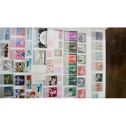 321 - STAMPS: Over 1400 Belgium and France unmounted Mint Stamps.