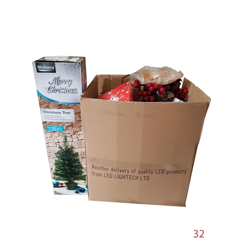 32 - Box of assorted Christmas decorations