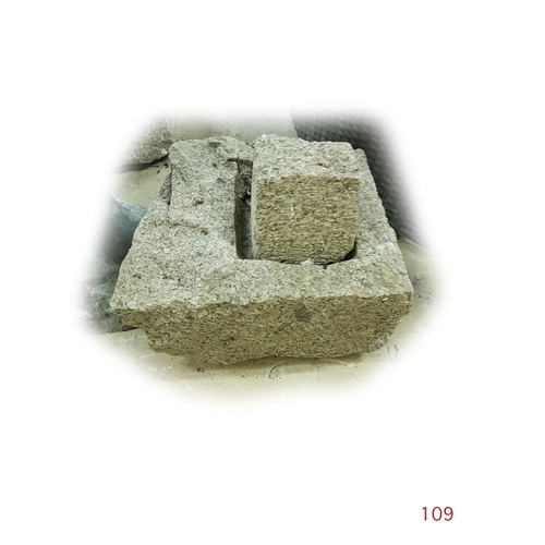 109 - A quantity of Square Rocks for garden display.
32 x 33 x 33cm