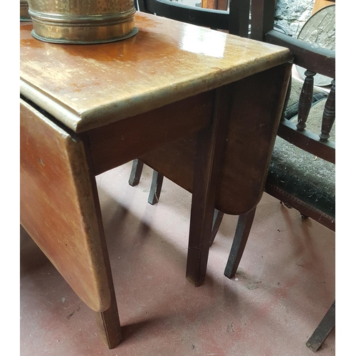 295a - A 19c Mahogany drop leaf Table.