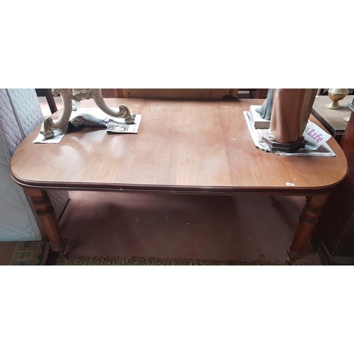 37 - A really good 19th Century Mahogany Dining Table on turned fluted supports. 178cm X 119cm.