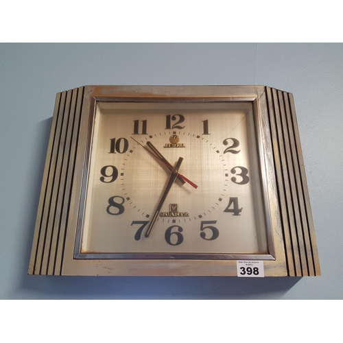 398 - A Jewell Quartz Clock.