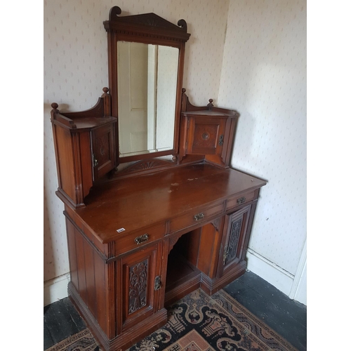 646 - A late 19th early 20th Century Walnut Kneehole Dressing Table. H 175 x W 122 x D 57cm.