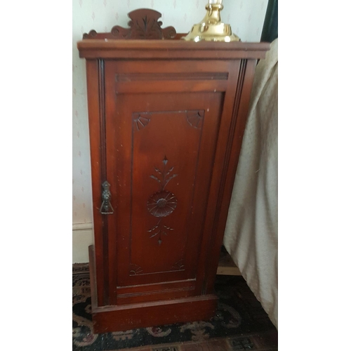 649 - En suite to Lot 646. A late 19th early 20th Century Walnut Locker.