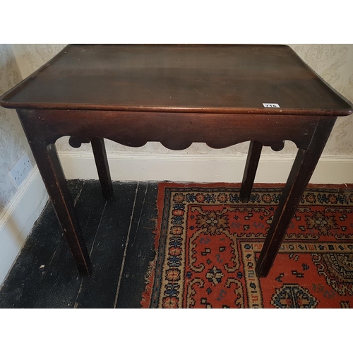 716 - An early Georgian Mahogany Irish Silver Table with straight reeded supports. H 71 x W 78 X D 53cm.