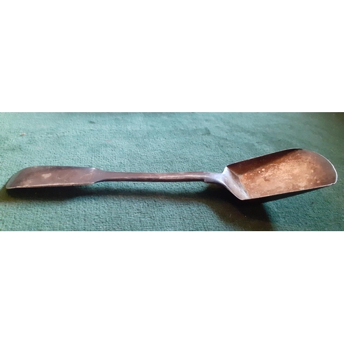 560k - An Irish Silver Caddy Spoon.