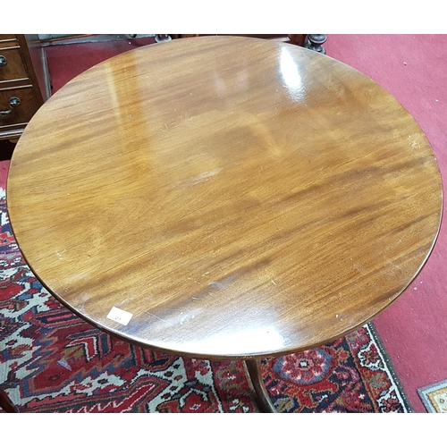 21 - A Georgian Mahogany Supper Table with a simple splayed pod and tilting movement. 83 cms diam.