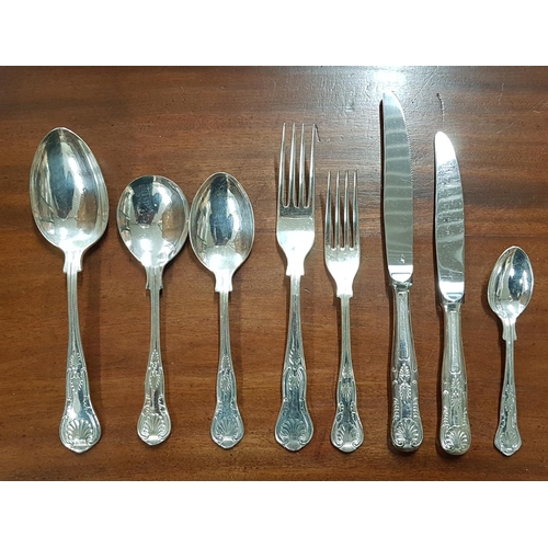 331 - A really good set of Newbridge Cutlery.Twelve of each item.Only eleven teaspoons.