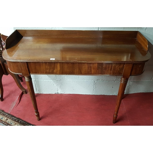 6418 - A Regency Mahogany Side Table. 122 (W) x 49 (D) x 85 (H) cm.