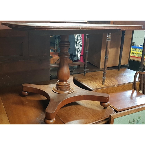 603 - An Edwardian Mahogany Inlaid Centre Table. Approx H74 x W91 x D91.