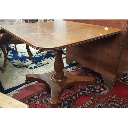 603 - An Edwardian Mahogany Inlaid Centre Table. Approx H74 x W91 x D91.